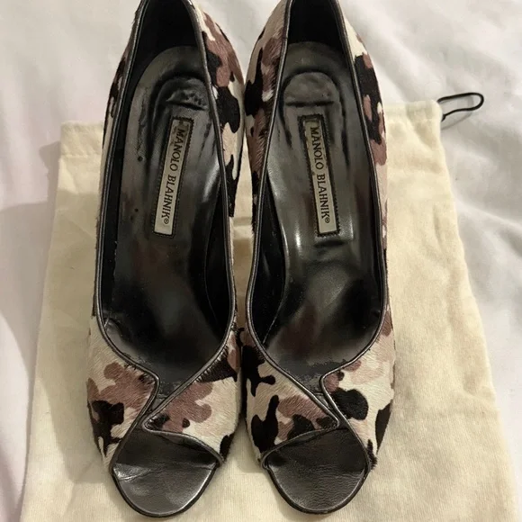 Manolo Blahnik Peep-Toe Pumps in Black and Beige Camouflage - Picture 1 of 7